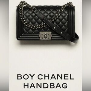 CHANEL Black Leather Key Holder with Silver Chain